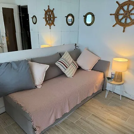 Apartment En Bord De Avec Wi-fi - Lavandou - Fr-1-308-82 Le Lavandou